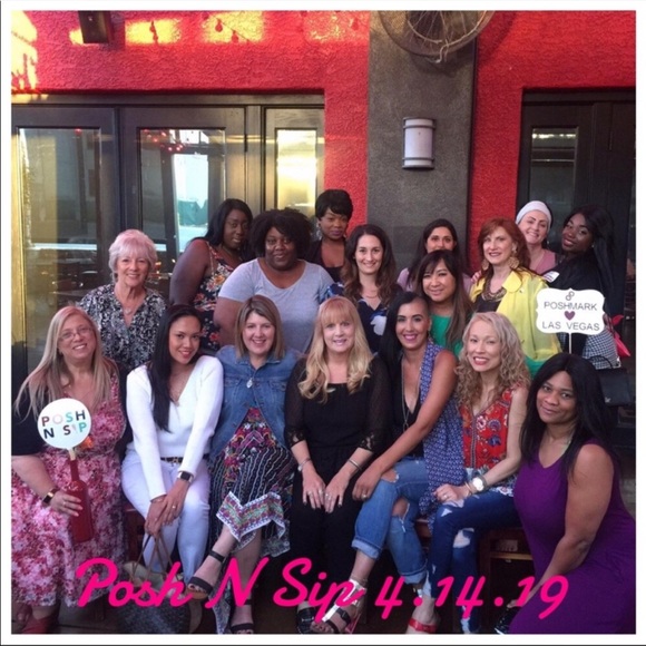 Posh N’ Sip Las Vegas Holiday Style hosted by @Poshmamasells and @Jill555 12/19 - Picture 6 of 7